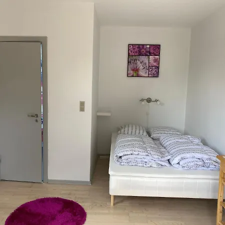 Lille Vaerelse Med Eget Toilet Og Bad *